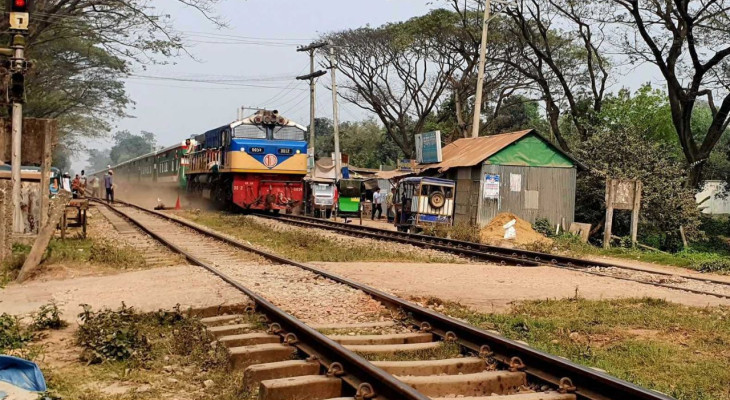 বগুড়া-মহিমাগঞ্জ ৭১ কিমি রেলপথে ৩৬টি  অরক্ষিত লেভেলক্রসিং যেন মৃত্যুফাঁদ